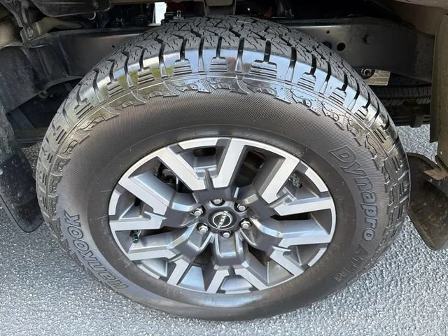 Used 2022 Green Nissan Crew Cab SV 4x2 image 19
