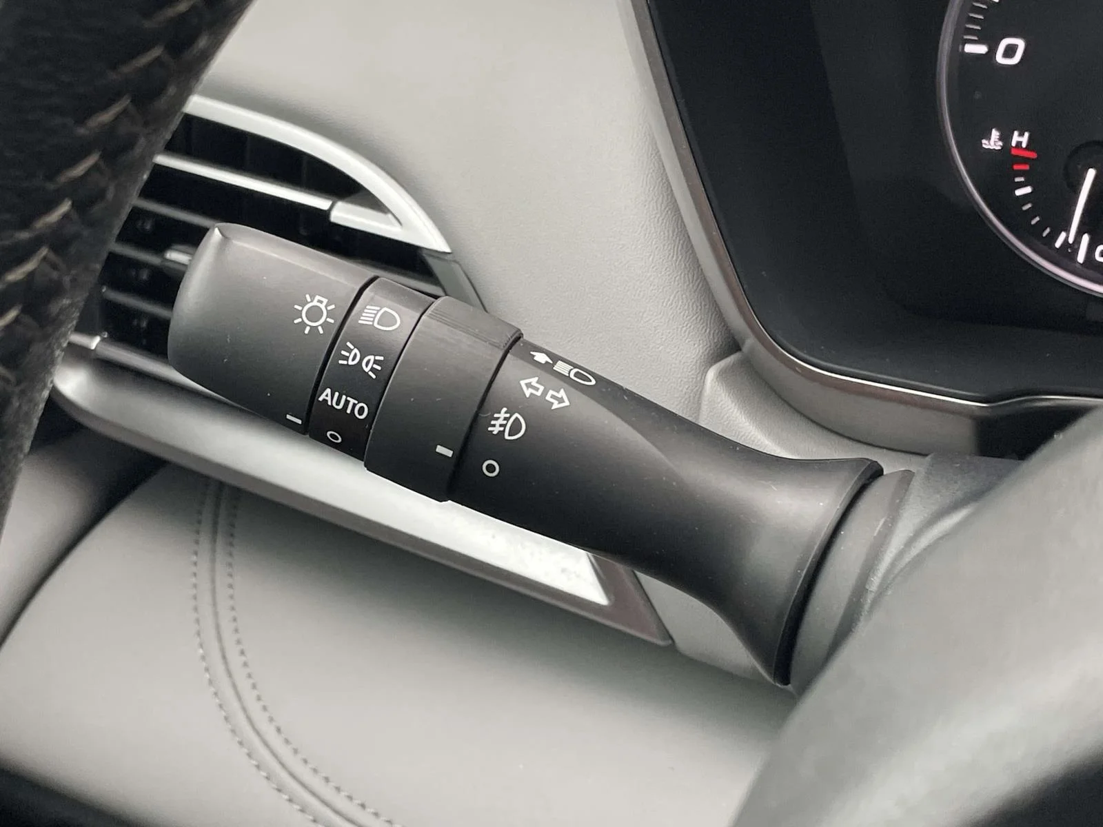 Used 2025 Magnetite Gray Metallic Subaru Limited image 12