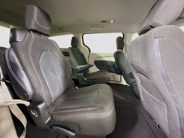 Used 2022 Velvet Red Pearlcoat Chrysler LX image 23
