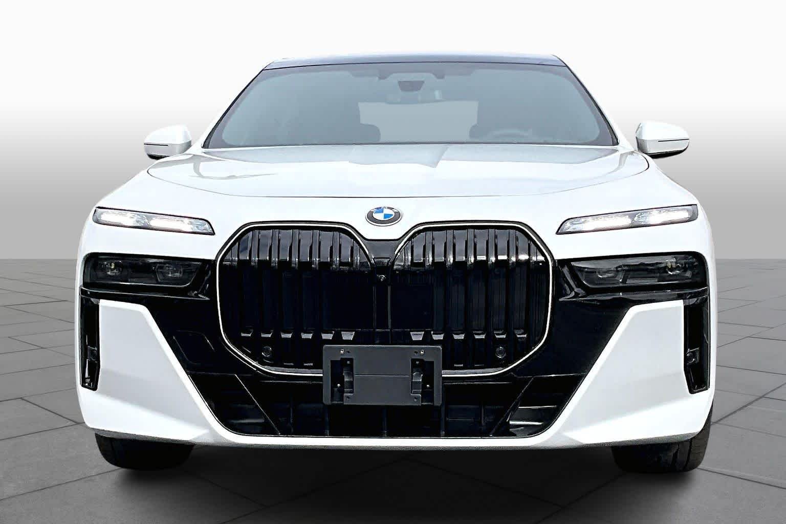Used 2026 Mineral White Metallic BMW 740i image 4