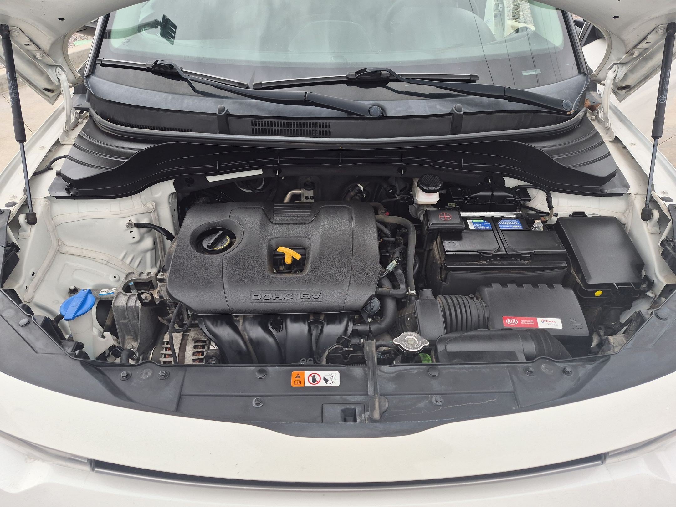 Used 2021 Snow White Pearl Kia LX image 29