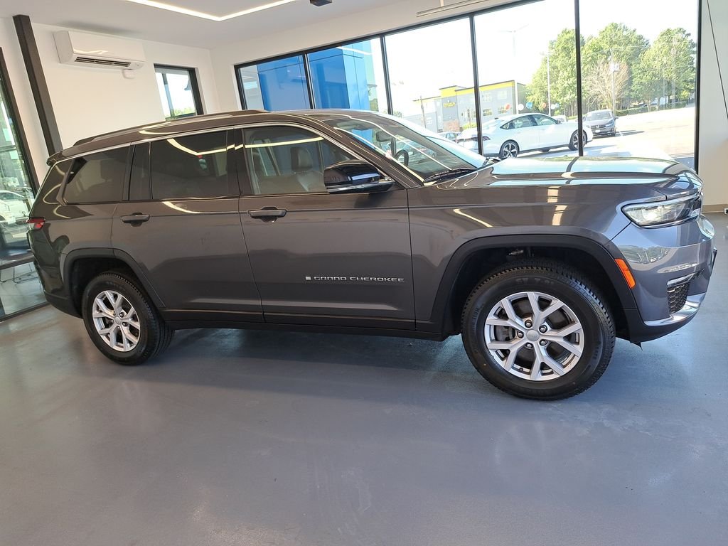 Used 2022 Gray Jeep Limited image 7