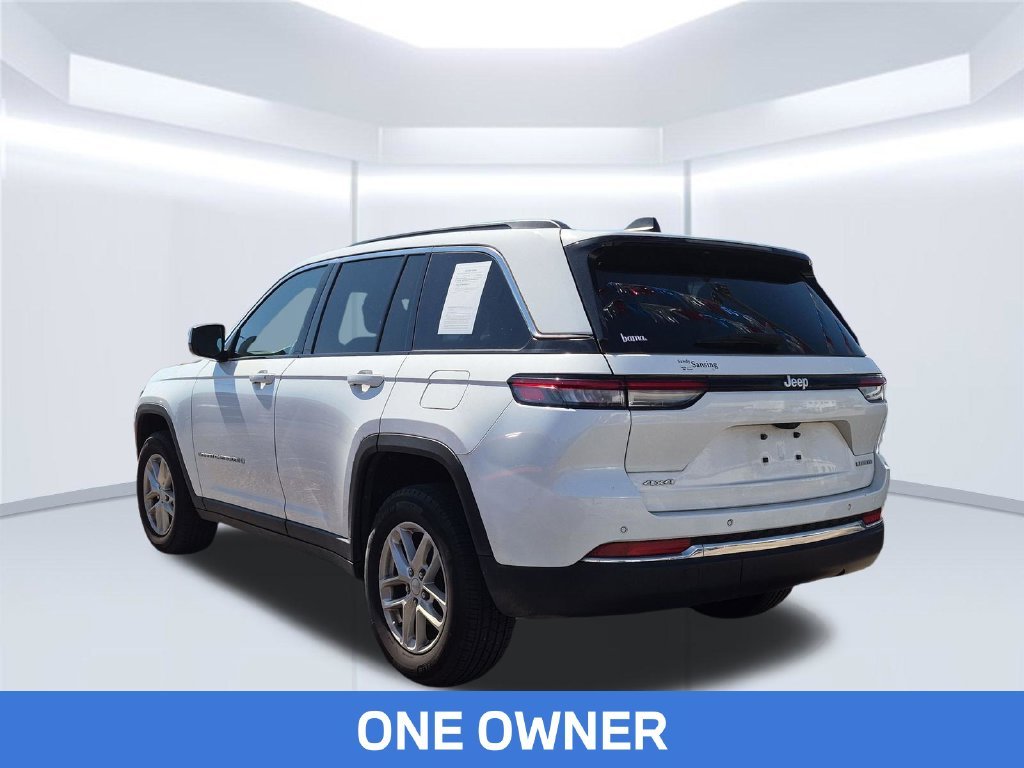 Used 2024 White Jeep Laredo image 2