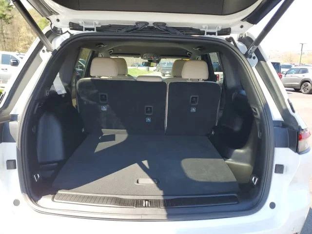 Used 2023 White Jeep Limited image 10