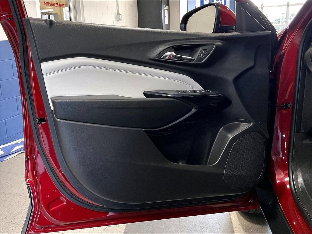 Used 2025 Crimson Metallic Chevrolet LT image 9