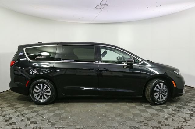 Used 2023 Black Chrysler Touring L image 14