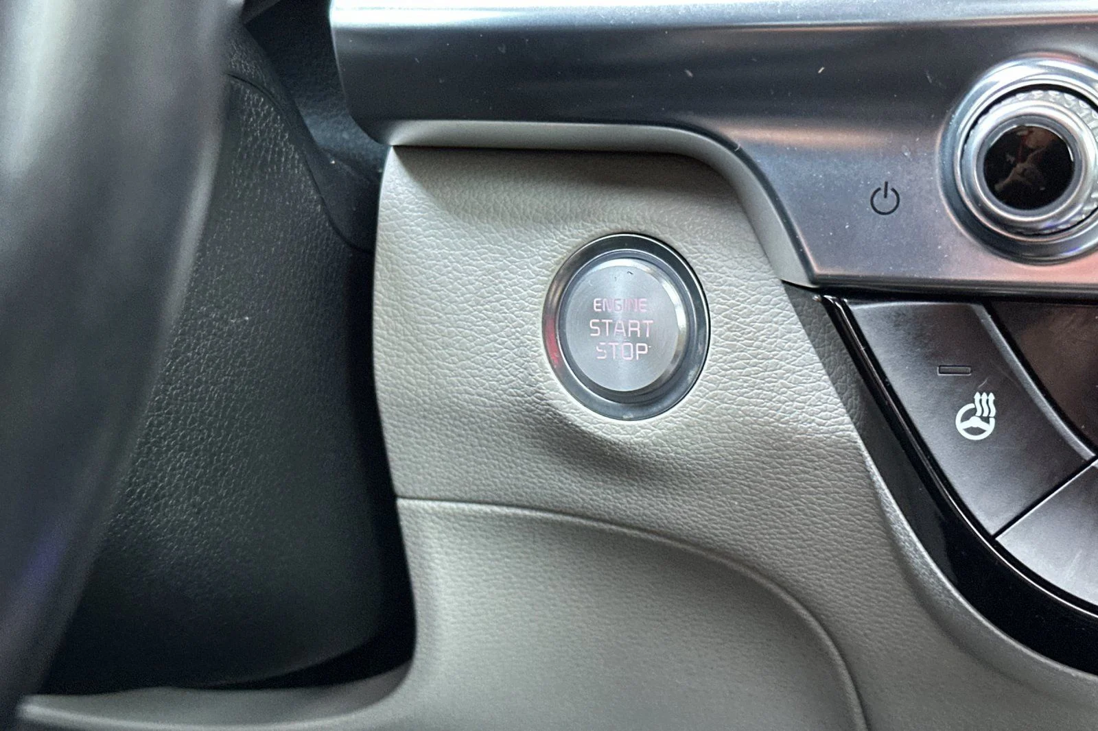 Used 2020 White Kia EX image 26