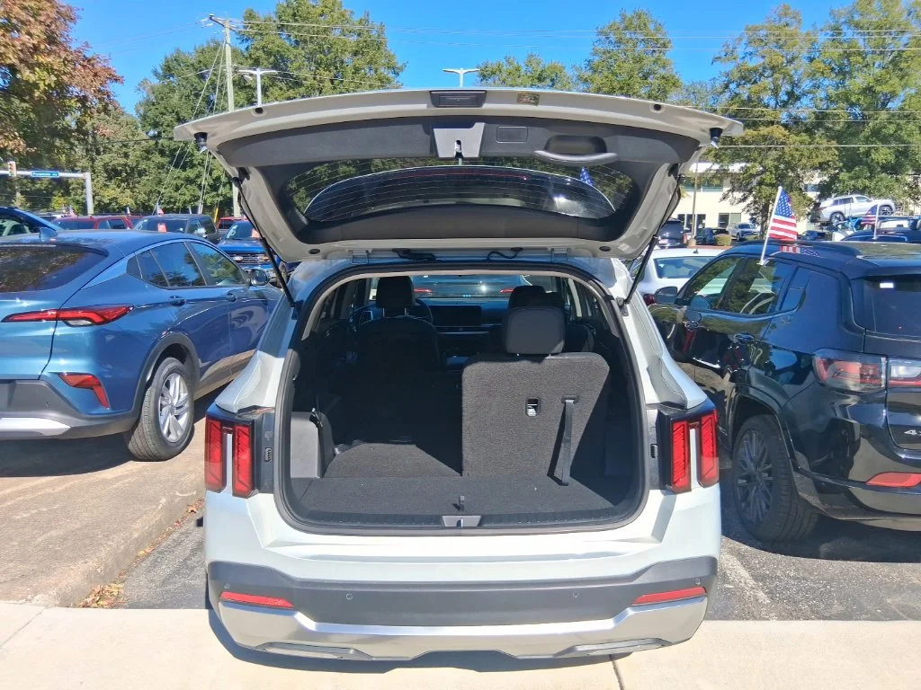 Used 2026 White Kia S image 46