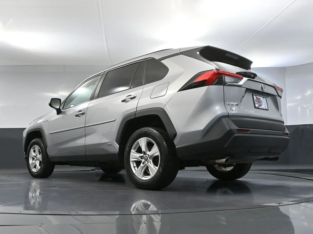 Used 2019 Silver Toyota LE image 48
