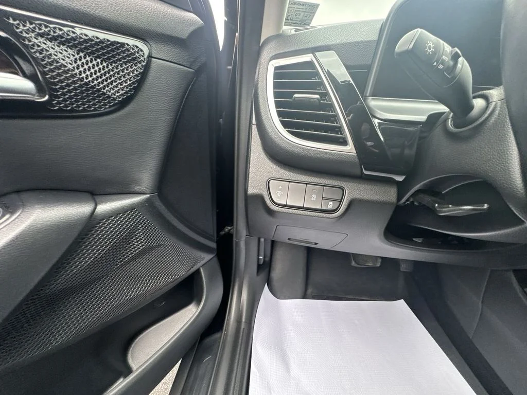 Used 2024 Black Kia S image 20