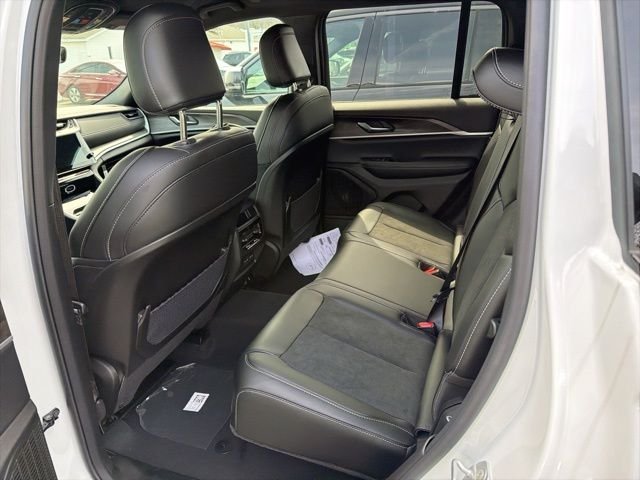 New 2026 Bright White Clear-Coat Exterior Paint Jeep Altitude image 8