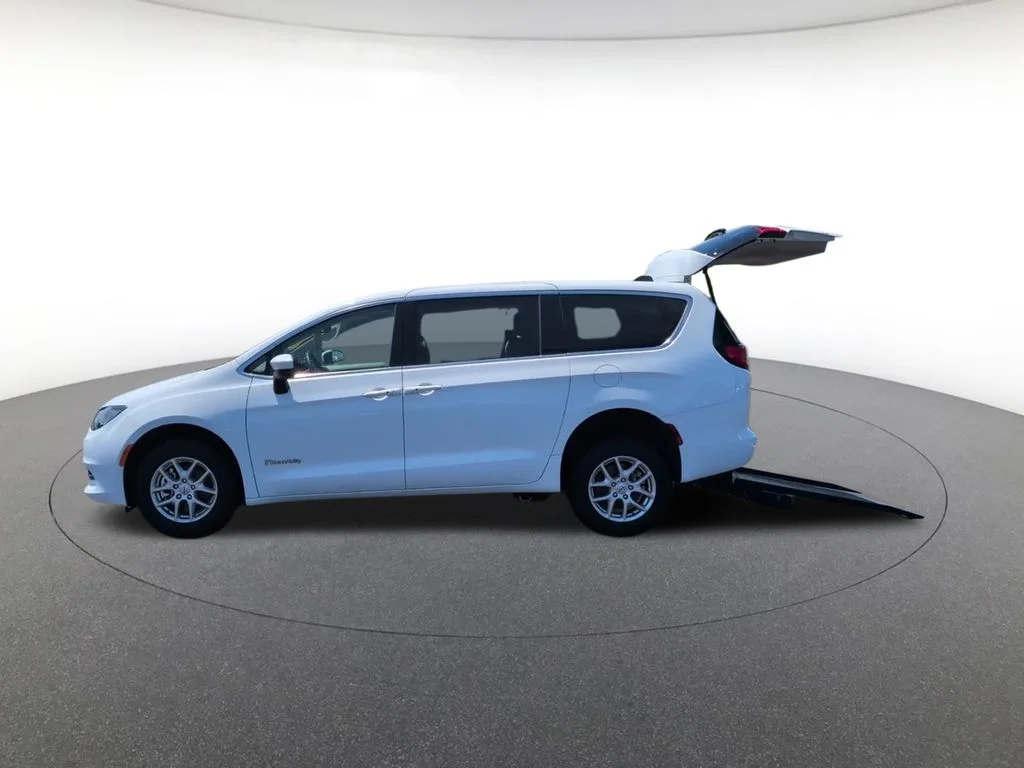 Used 2023 White Chrysler LX image 6