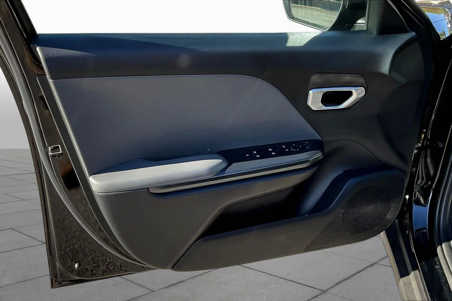 Used 2025 Aurora Black Pearl Kia LXS image 21