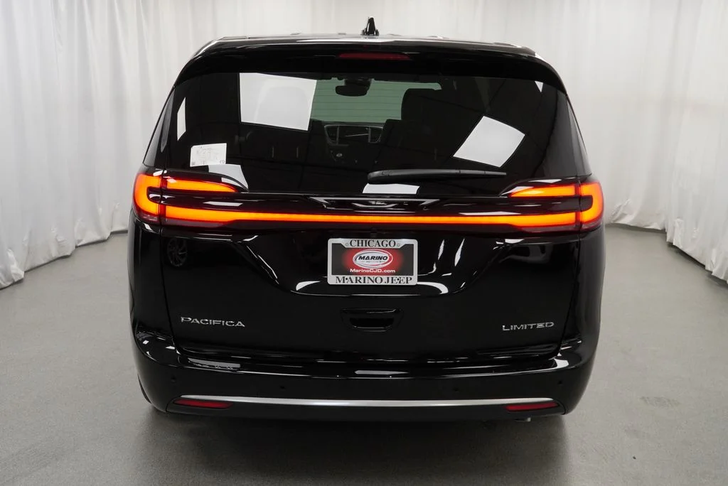 New 2027 Diamond Black Crystal Pearl-Coat Paint Chrysler Limited image 22