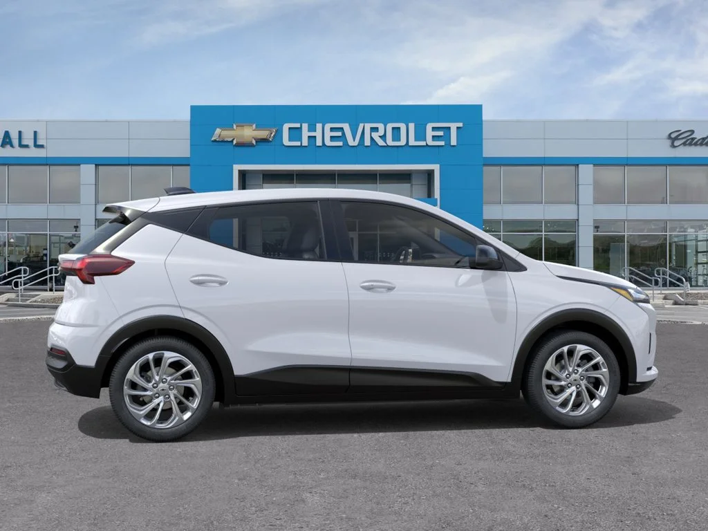 New 2027 Summit White Chevrolet LT image 5