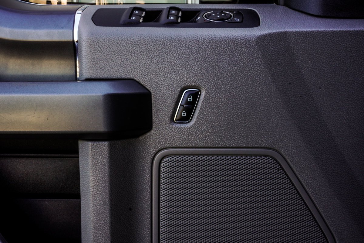 Used 2016 Gray Ford XLT image 32