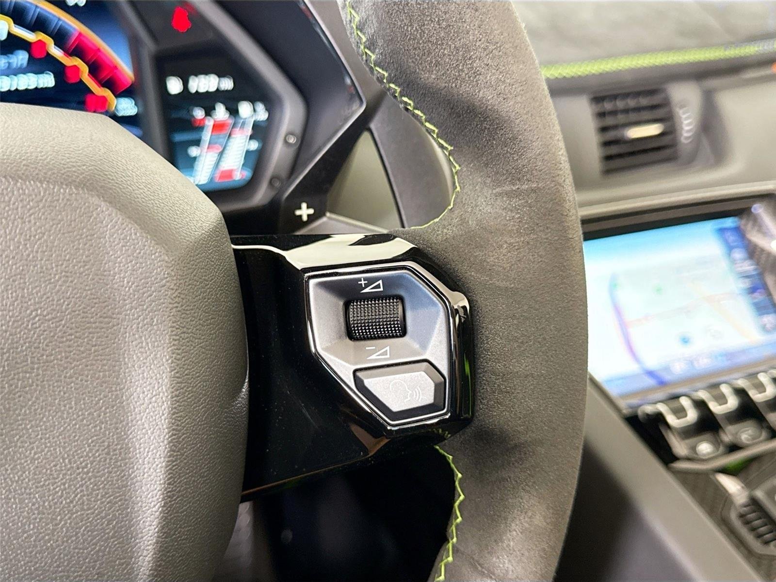 2021 Lamborghini Aventador - Photo 26