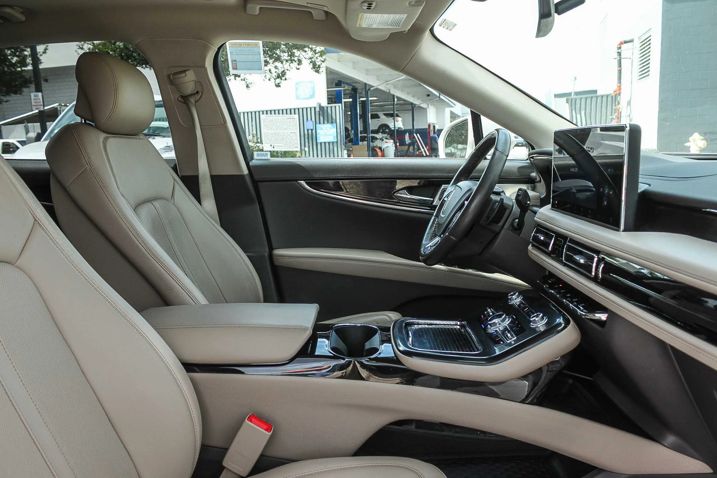 Certified Used 2022 Pearl Metallic Lincoln Reserve image 21