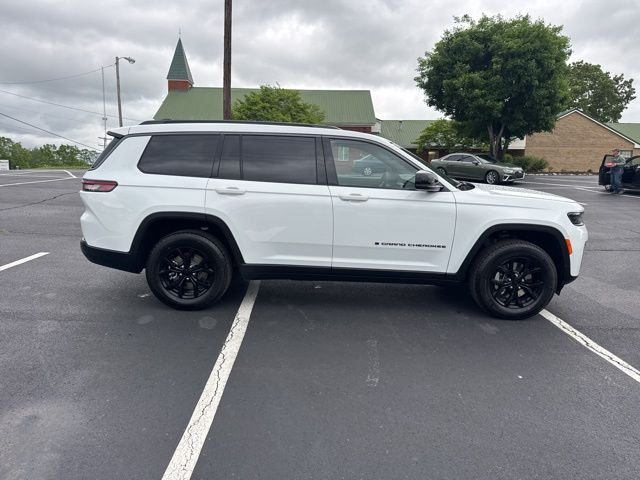 New 2026 Bright White Clear-Coat Exterior Paint Jeep Altitude image 8