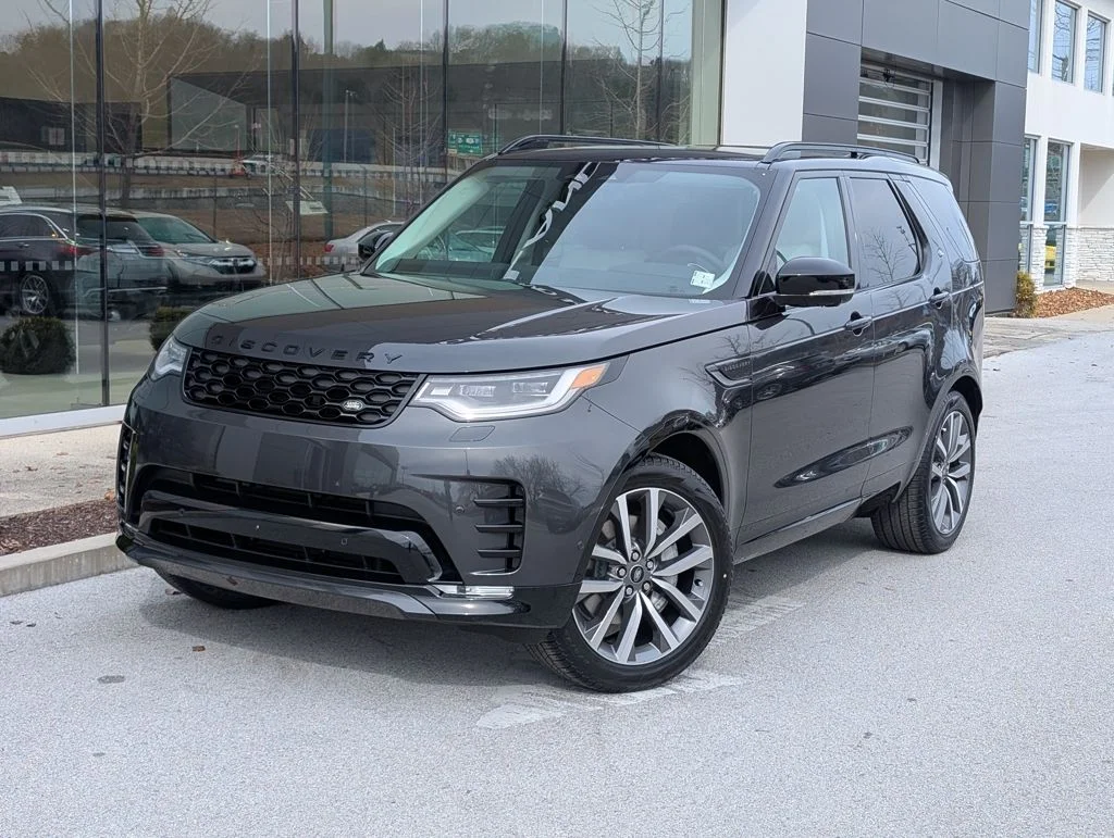 2026 Land Rover Discovery P300 Dynamic SE's photo