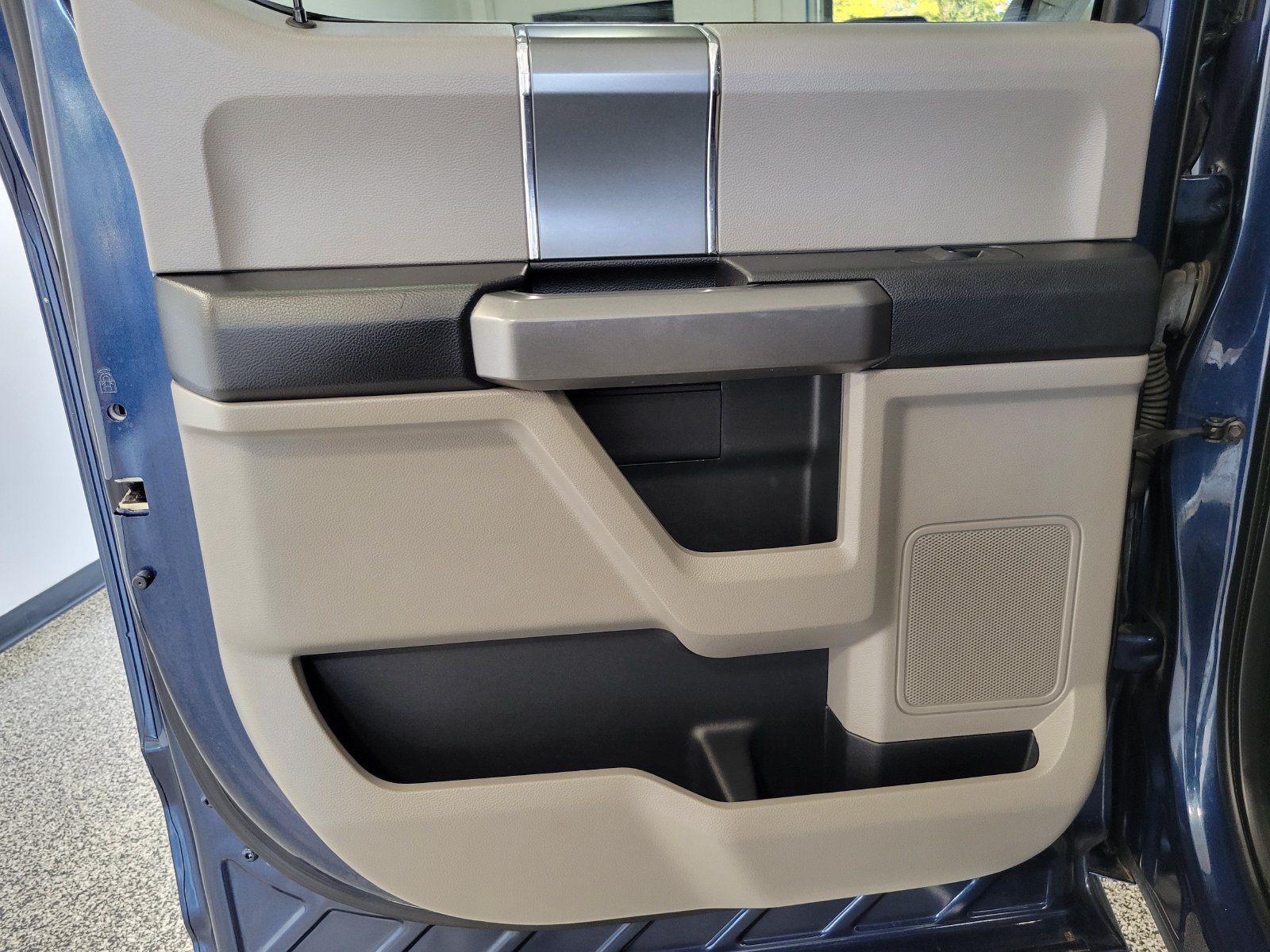 Used 2016 Blue Ford XLT image 22