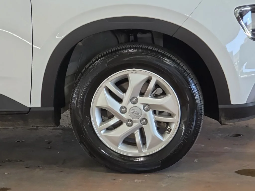 Used 2025 Lunar White Hyundai SE image 7