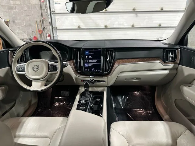 Used 2021 Denim Blue Metallic Volvo T6 Momentum image 18