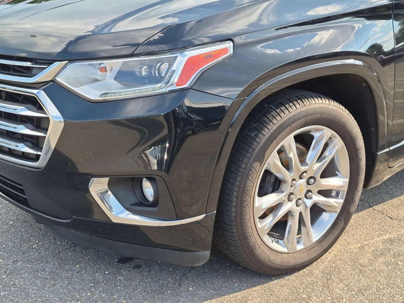 Used 2018 Mosaic Black Metallic Chevrolet High Country image 9