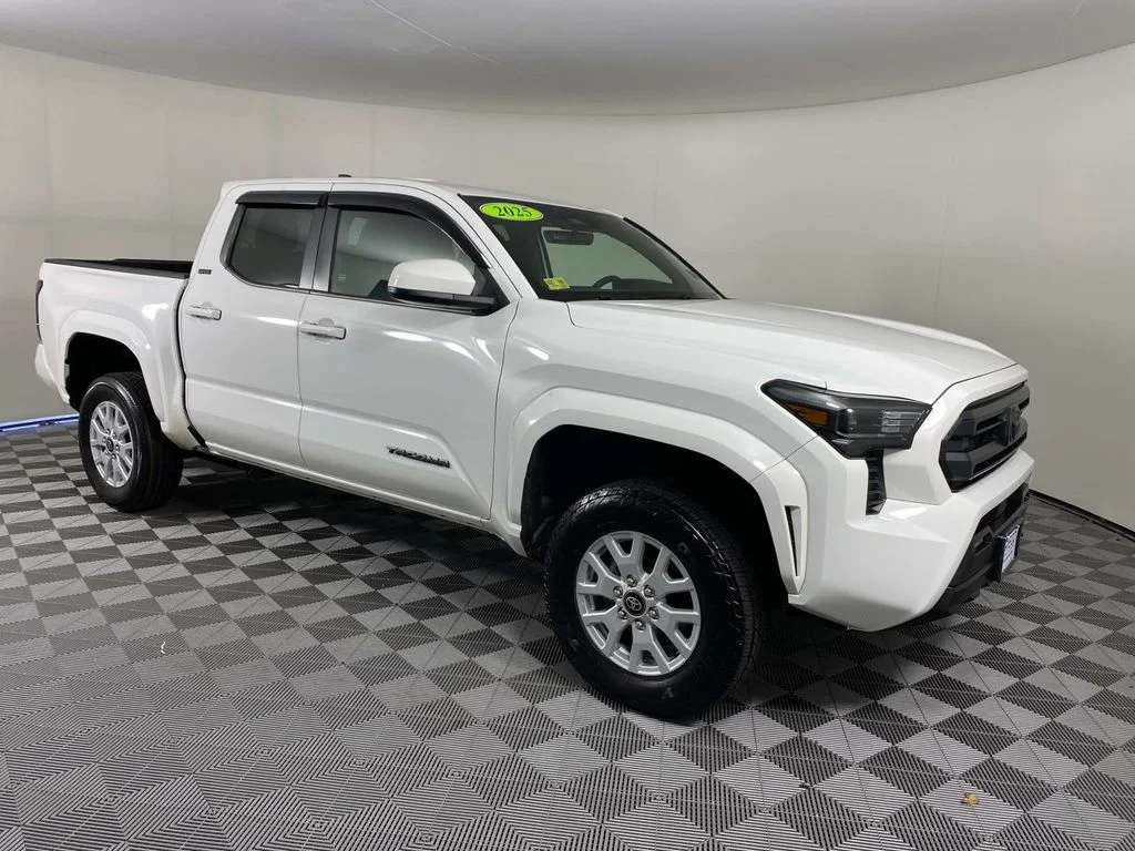 Used 2025 White Toyota SR5 image 1