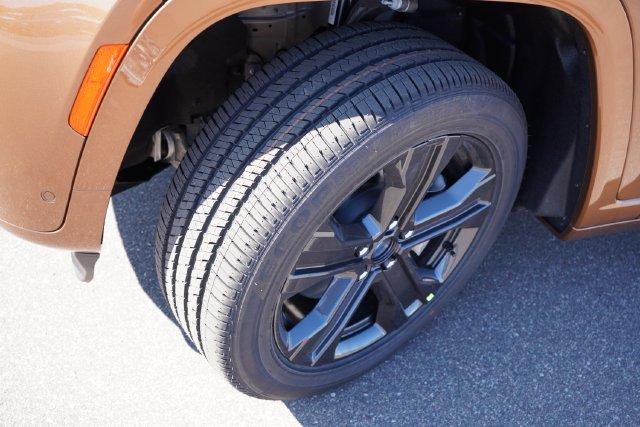 New 2027 Copper Shino Metallic Clear-Coat Paint Jeep Limited Reserve image 9