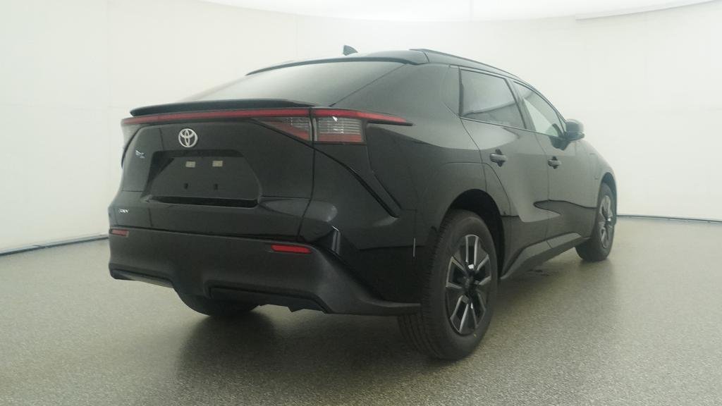 New 2026 Midnight Black Metallic Toyota XLE image 21