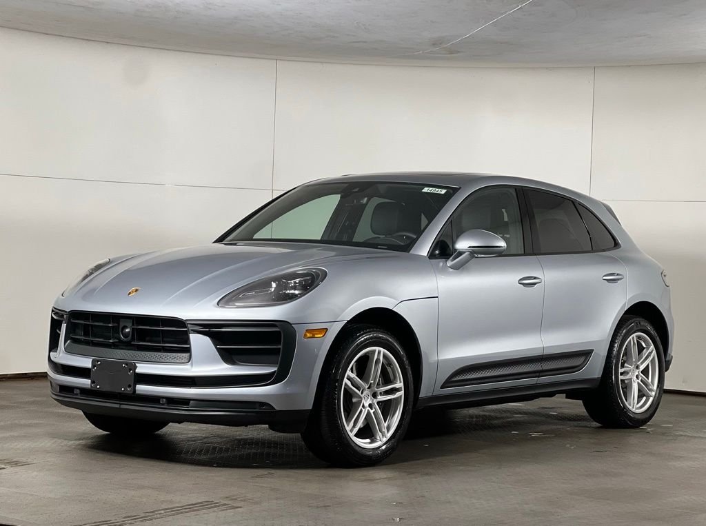 2025 Porsche Macan -'s photo
