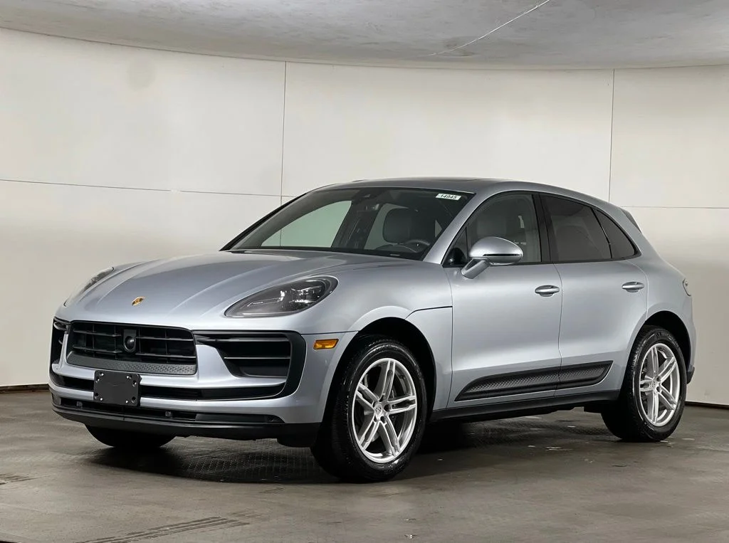 2025 Porsche Macan -'s photo