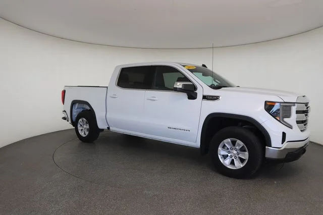 Used 2023 White GMC SLE image 28