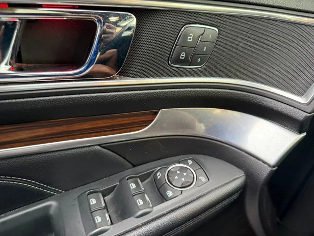 Used 2018 White Ford Limited image 9