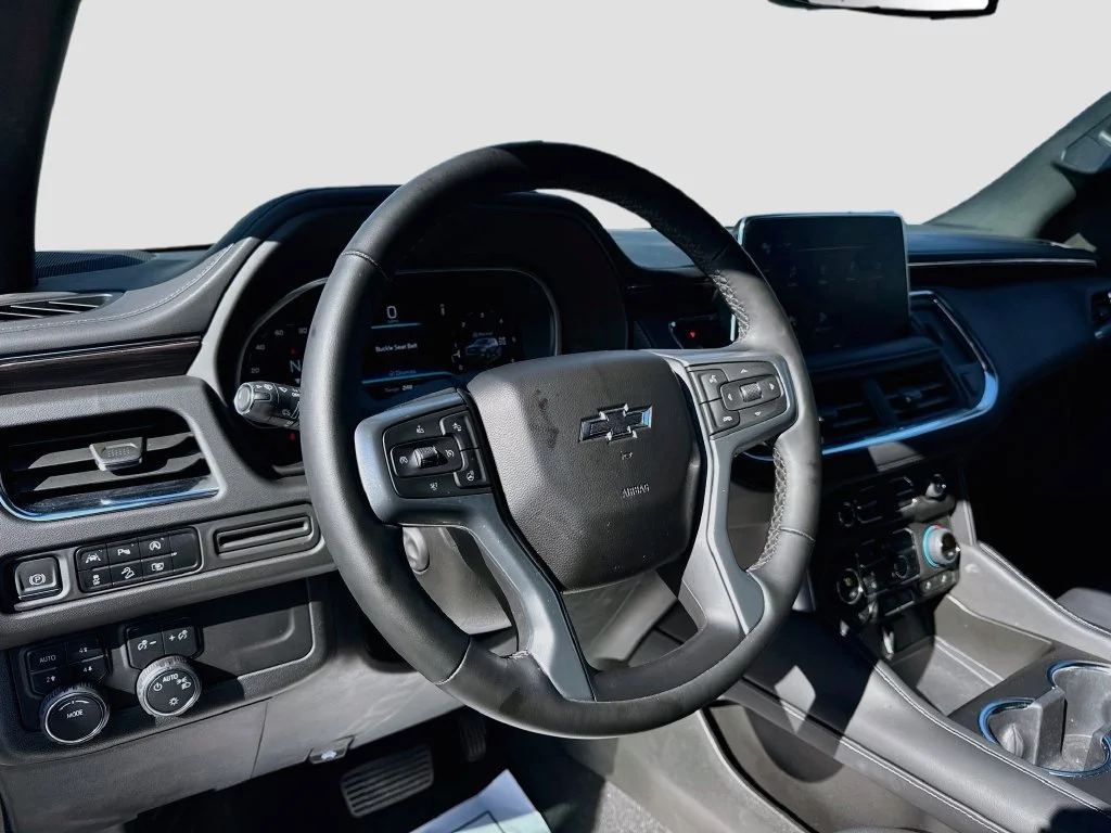 Used 2023 Black Chevrolet Z71 image 10