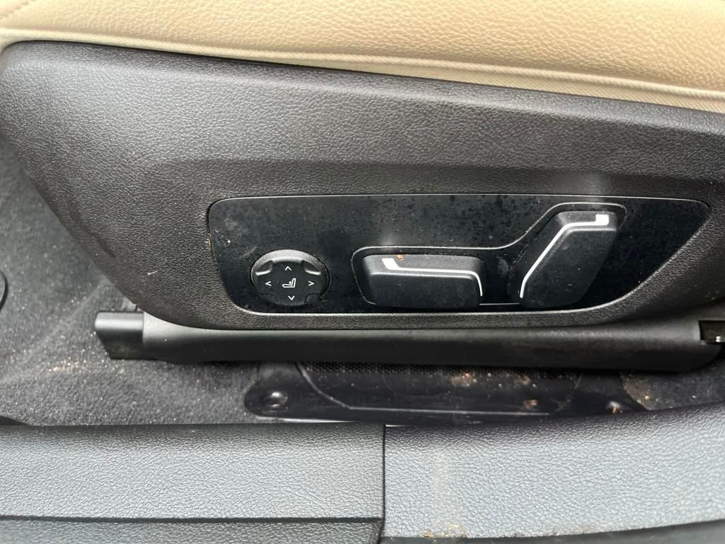 2024 BMW 3 Series 330i - Photo 24