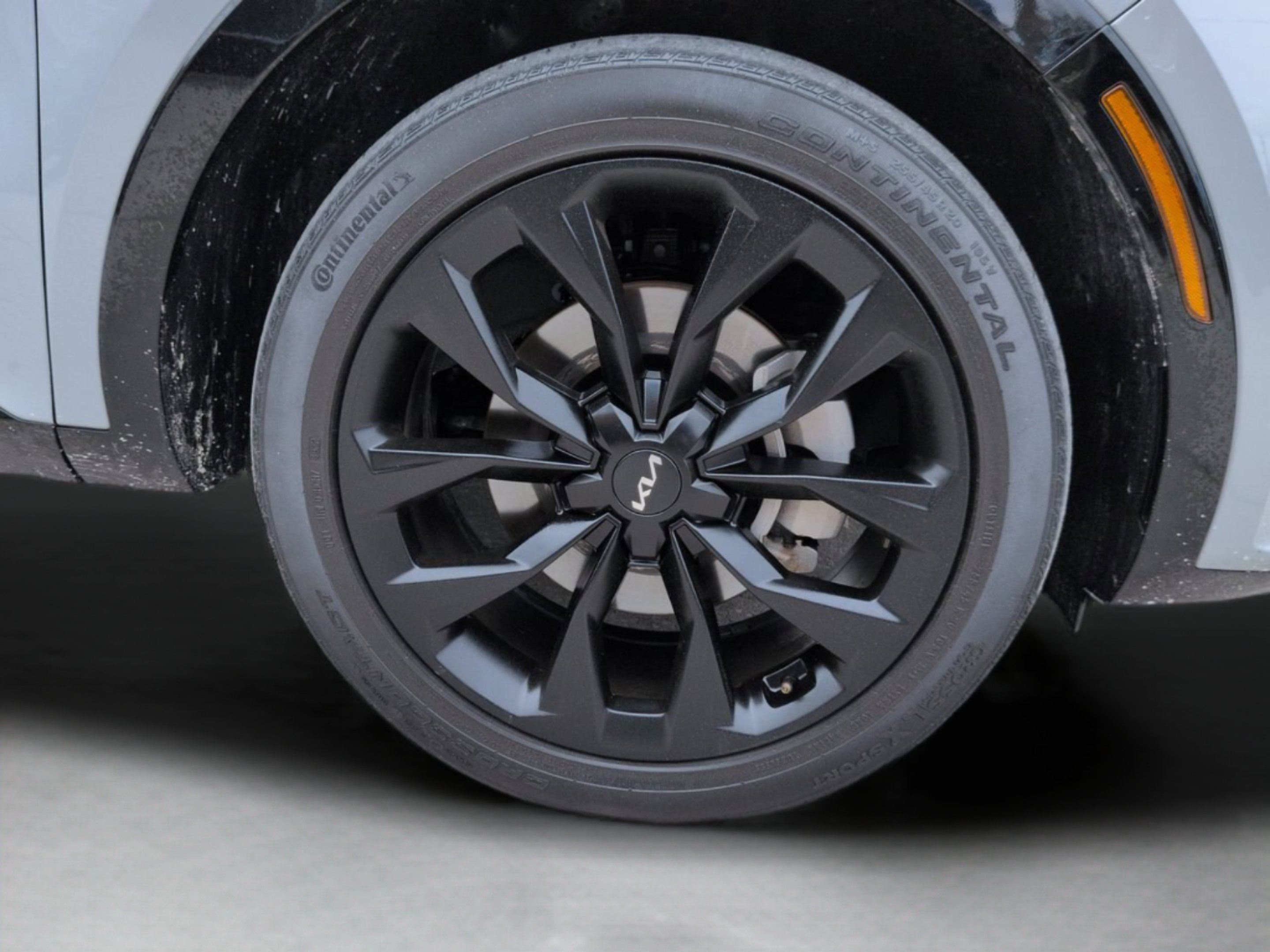 Certified Used 2023 Wolf Gray Kia SX image 33