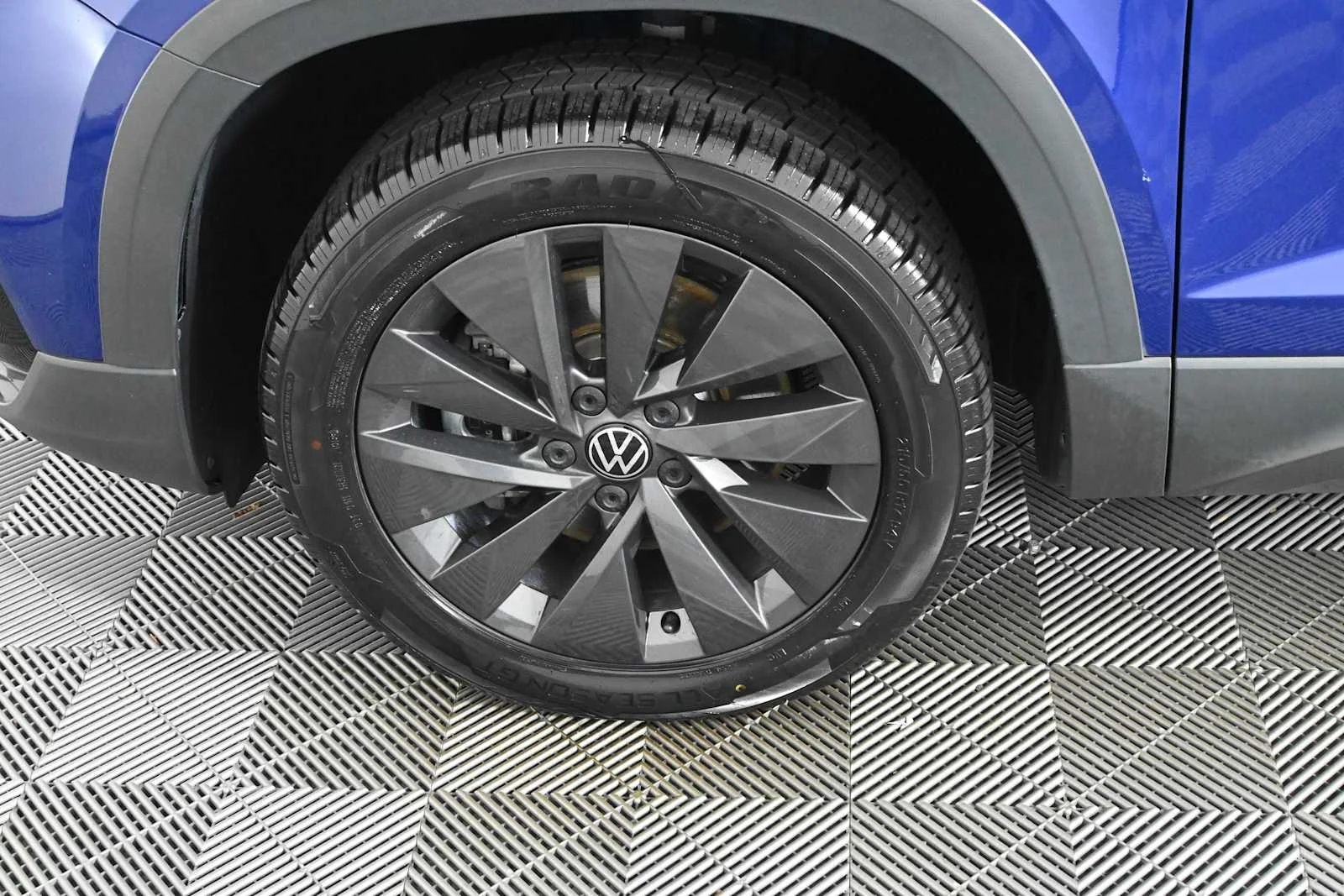 Used 2022 Dusk Blue Metallic Volkswagen S image 28