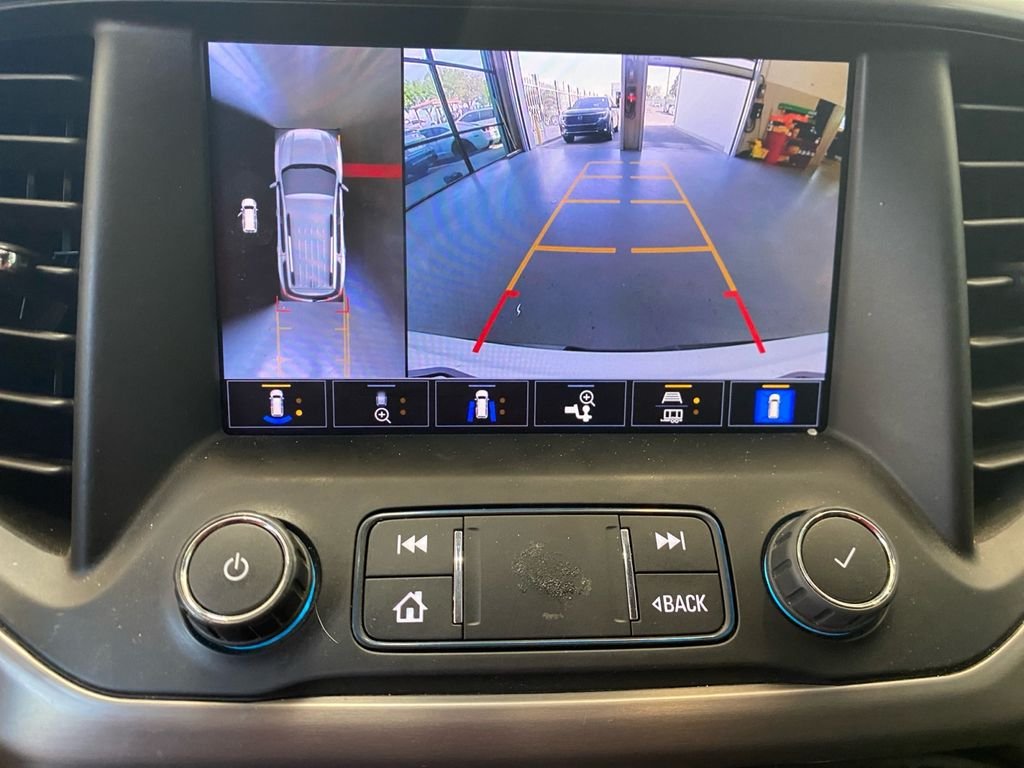 Used 2023 White GMC AT4 image 25