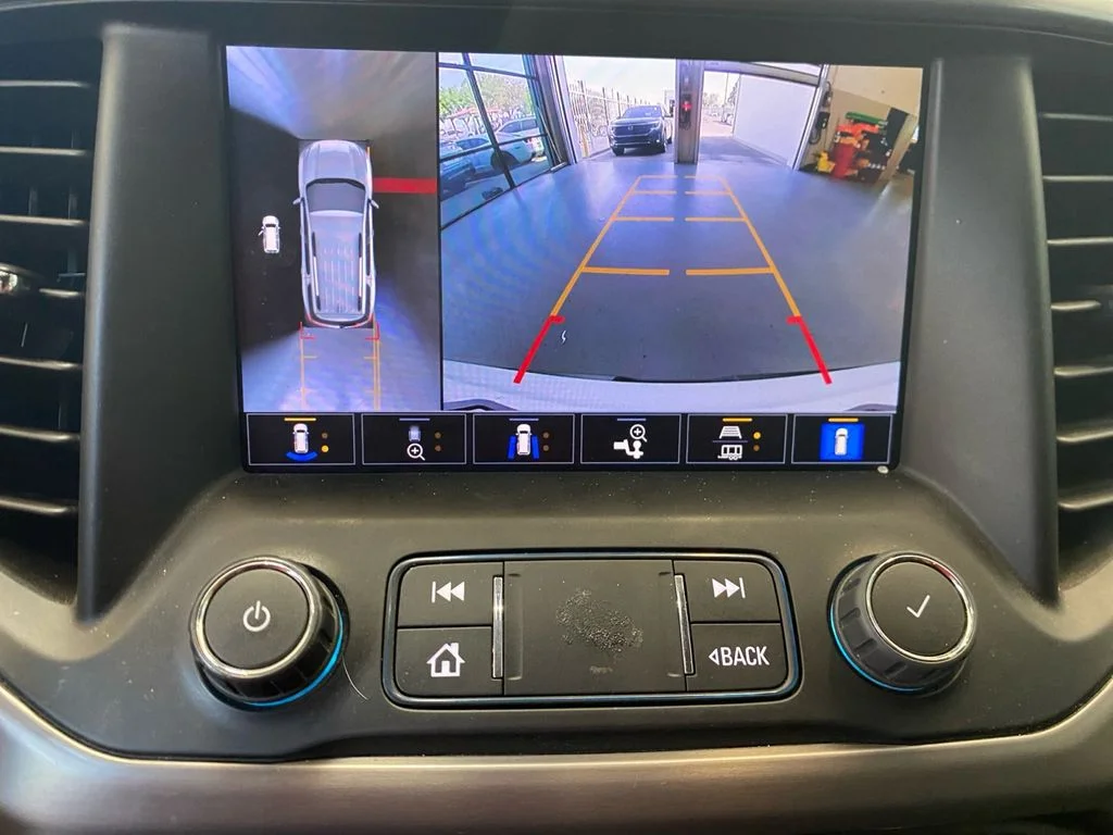 Used 2023 White GMC AT4 image 25