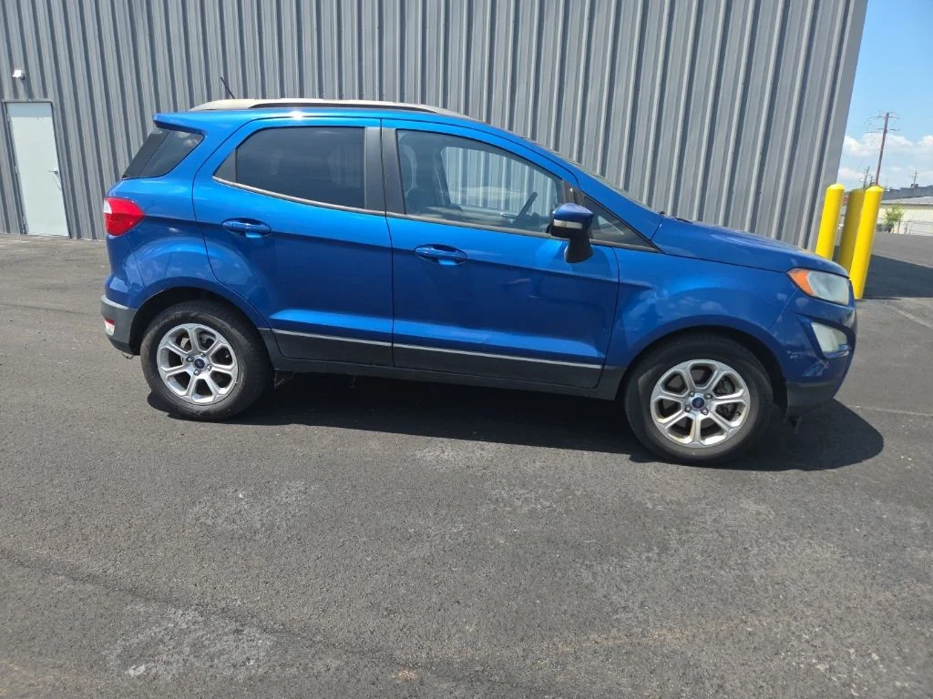 Used 2018 Blue Ford SE image 15