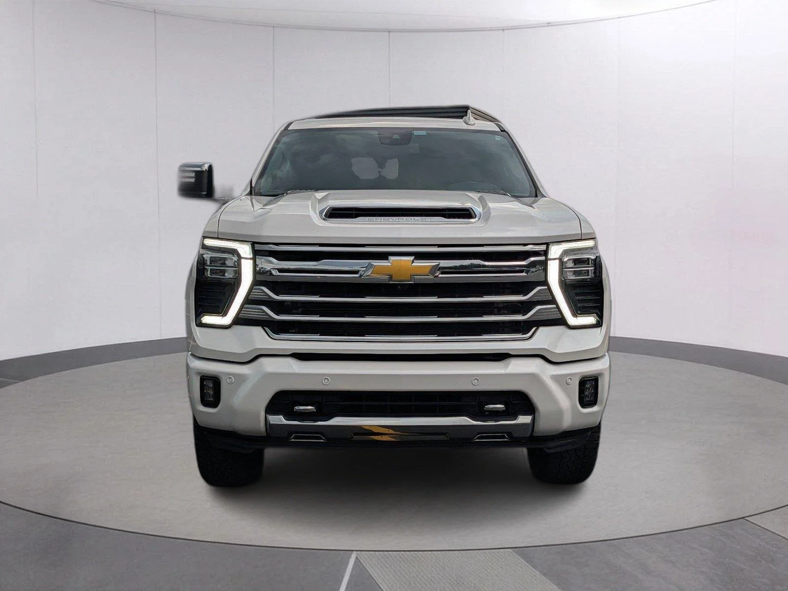 Used 2024 Iridescent Pearl Tricoat Chevrolet High Country image 9