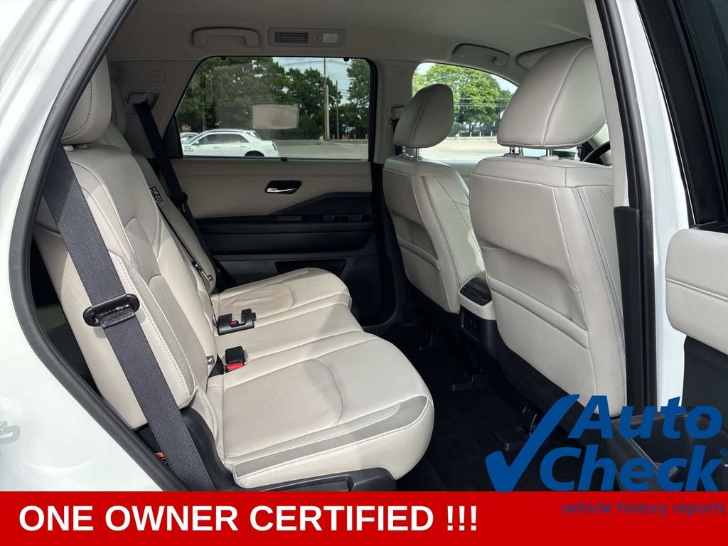 Used 2023 White Nissan SL image 11
