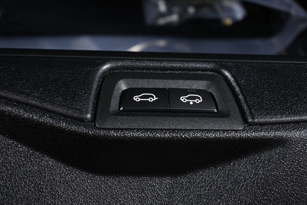 Used 2027 Black Sapphire Metallic BMW xDrive40i image 40