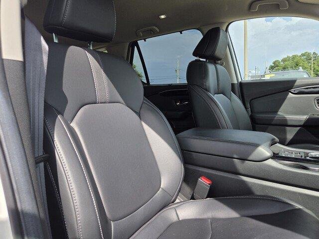 Used 2024 Platinum White Pearl Honda EX-L w/Rear Captain