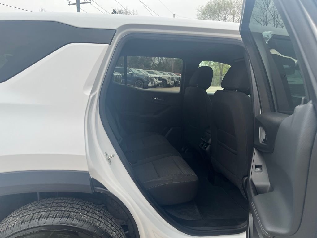 Used 2025 Summit White Chevrolet LT image 29