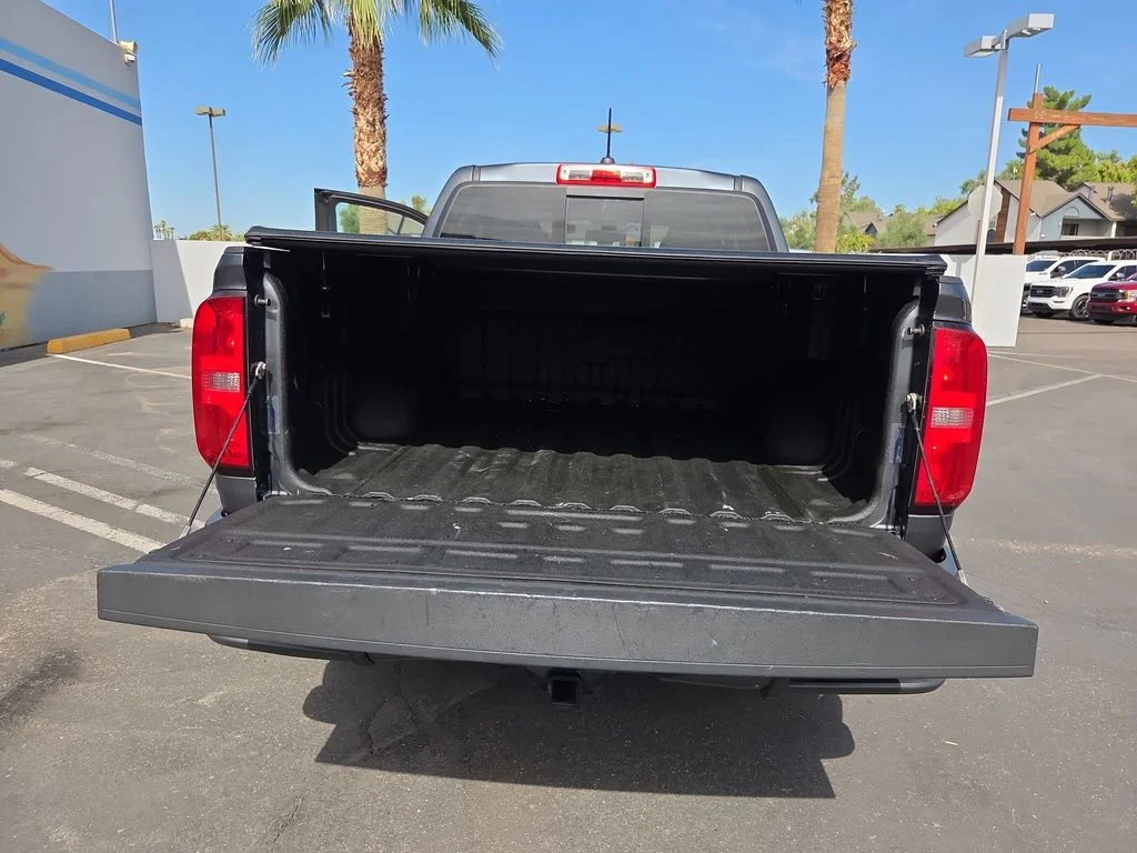 Used 2016 Gray Chevrolet Z71 image 26