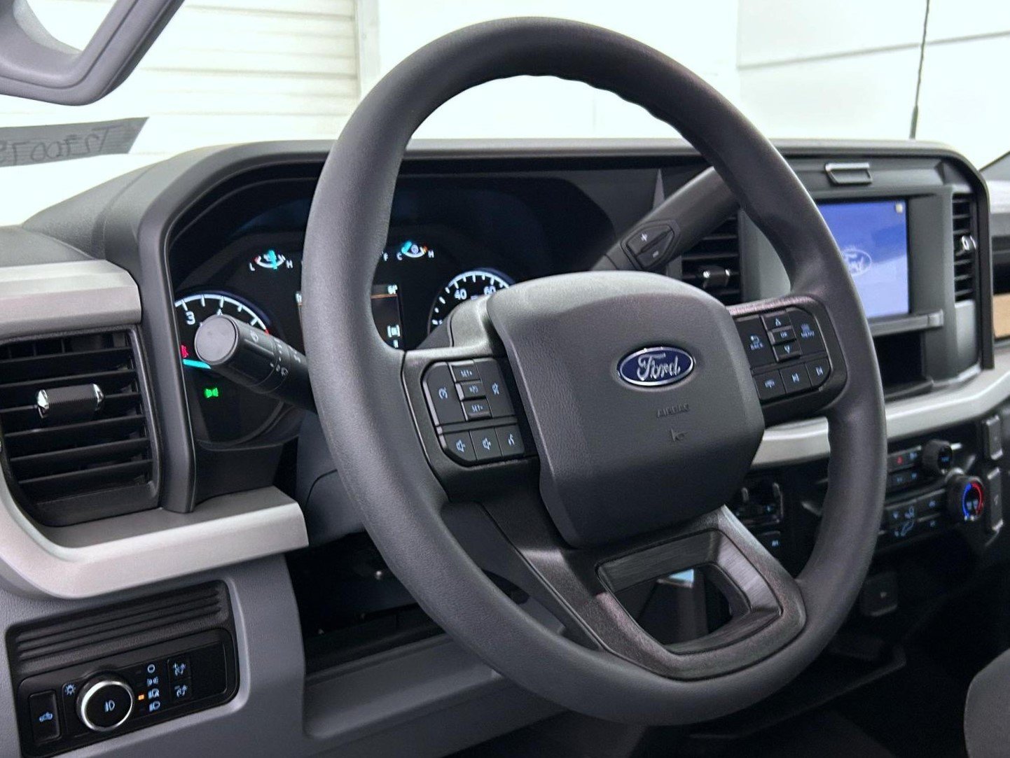 New 2027 Iconic Silver Metallic Ford XL image 11