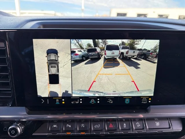 Used 2023 White GMC SLT image 13